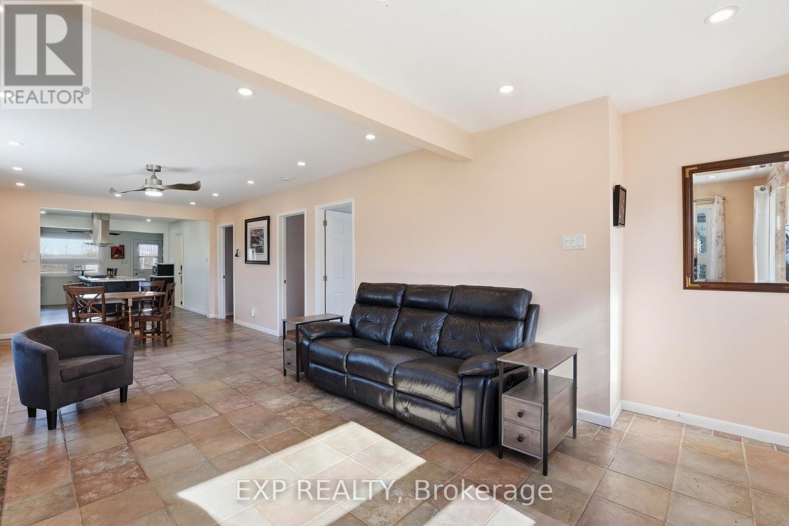 33 ISLE VISTA DRIVE - 4