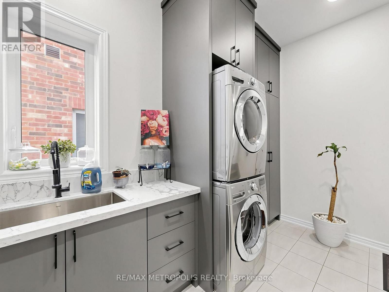 17 NEILLY TERRACE N - 21