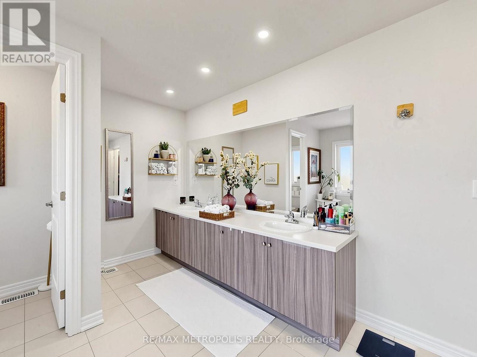 17 NEILLY TERRACE N - 32