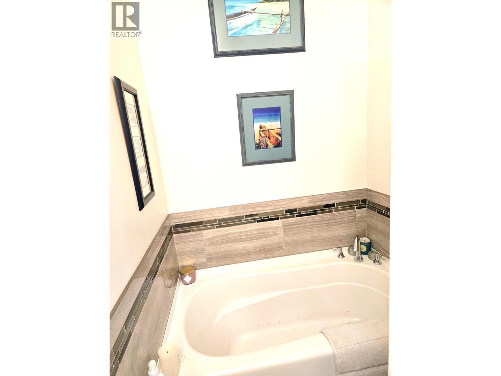 Photo 20 of 40 — 2632 LINKS DRIVE · Prince George, BC