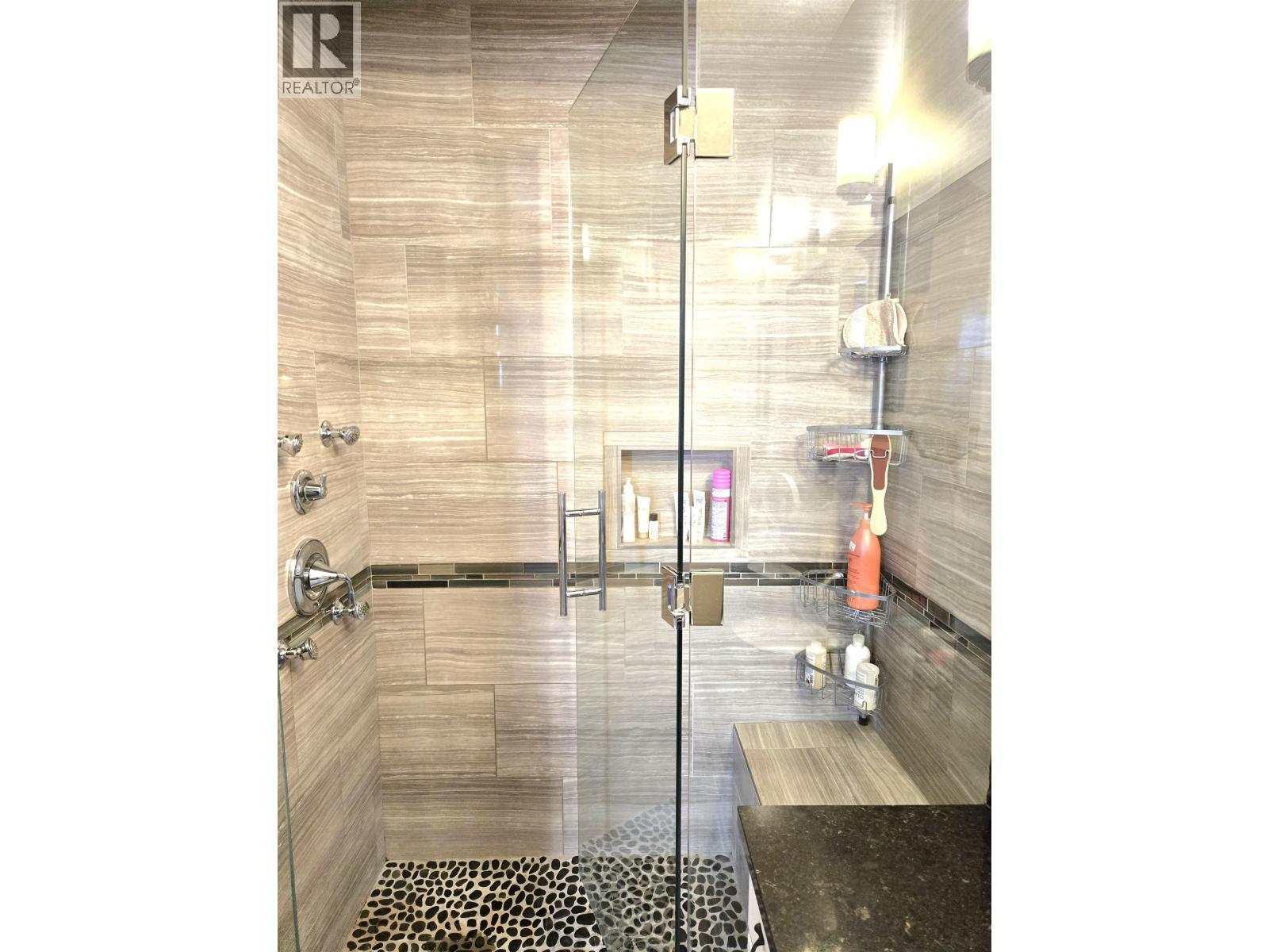 Photo 21 of 40 — 2632 LINKS DRIVE · Prince George, BC