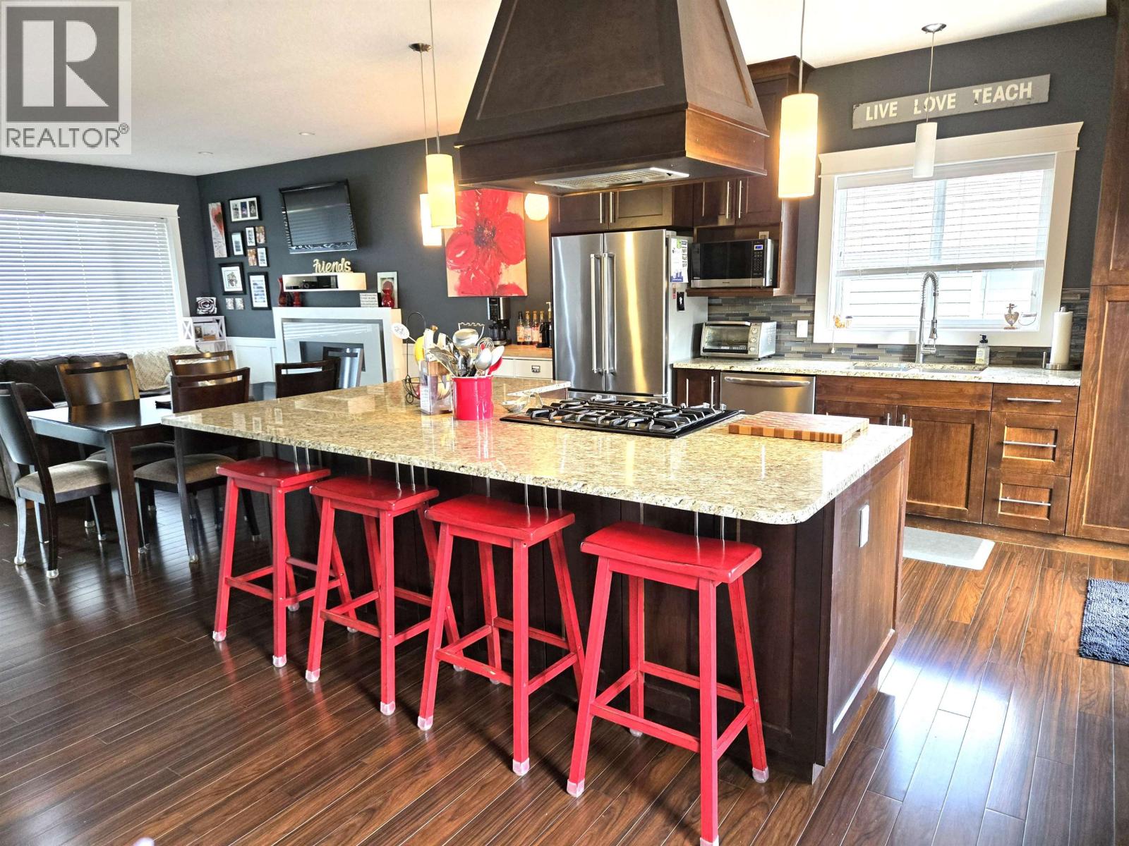 Photo 9 of 40 — 2632 LINKS DRIVE · Prince George, BC