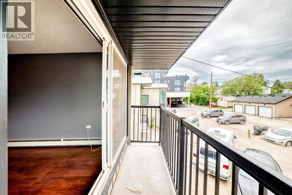 #4 2902 17 Avenue SW - 30
