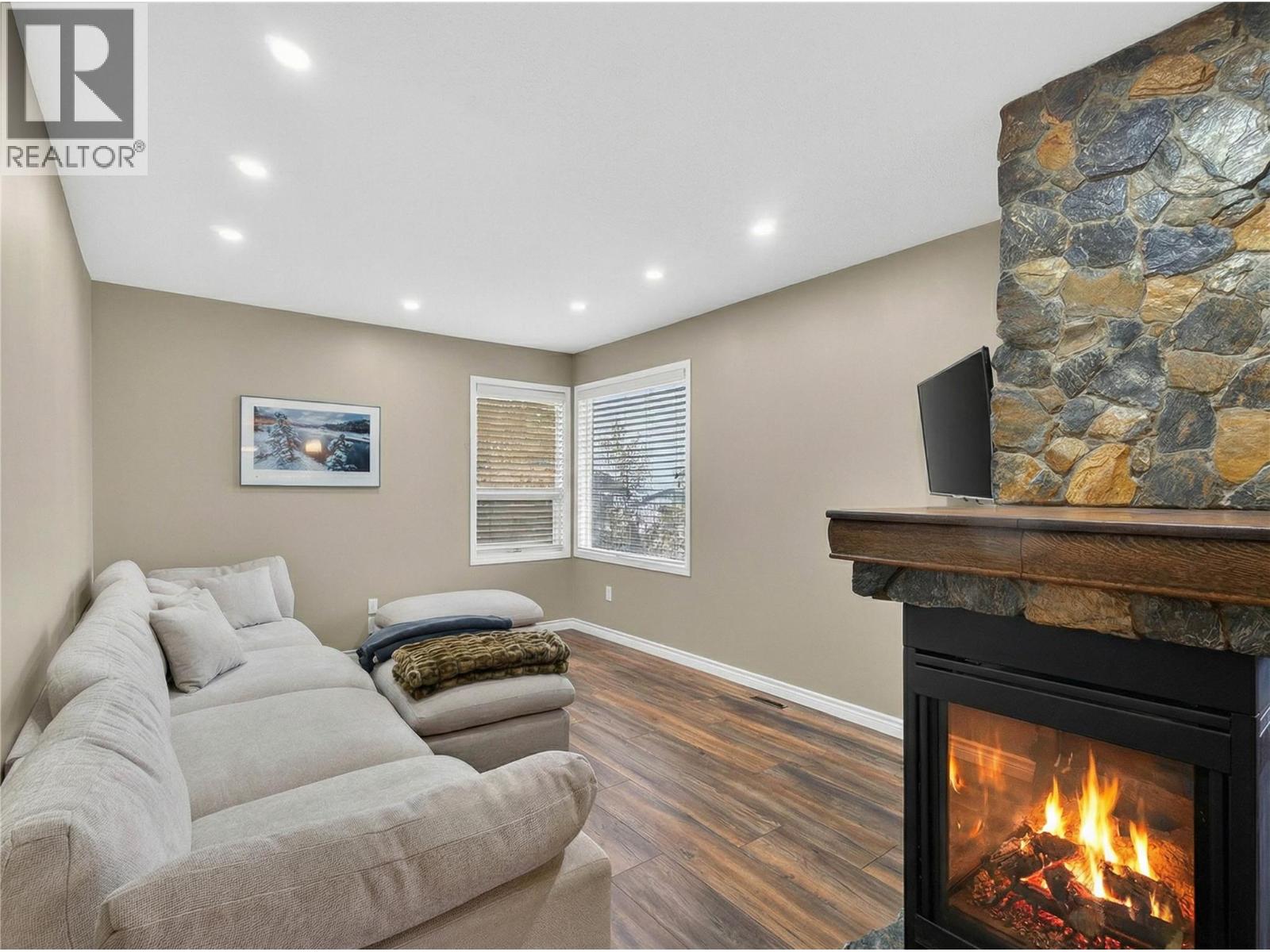 4851 13 Street NE - 10