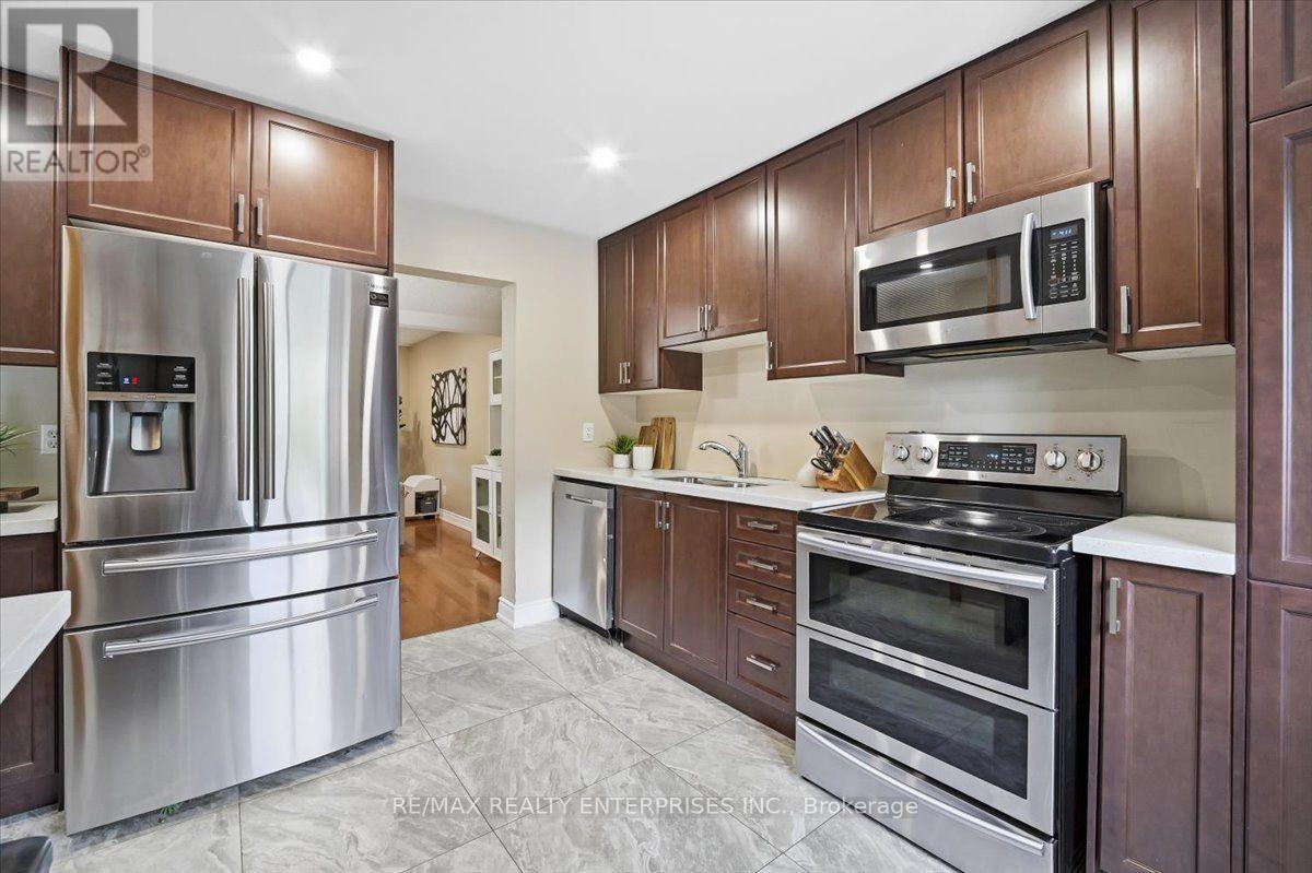 #2 6855 GLEN ERIN DRIVE - 20