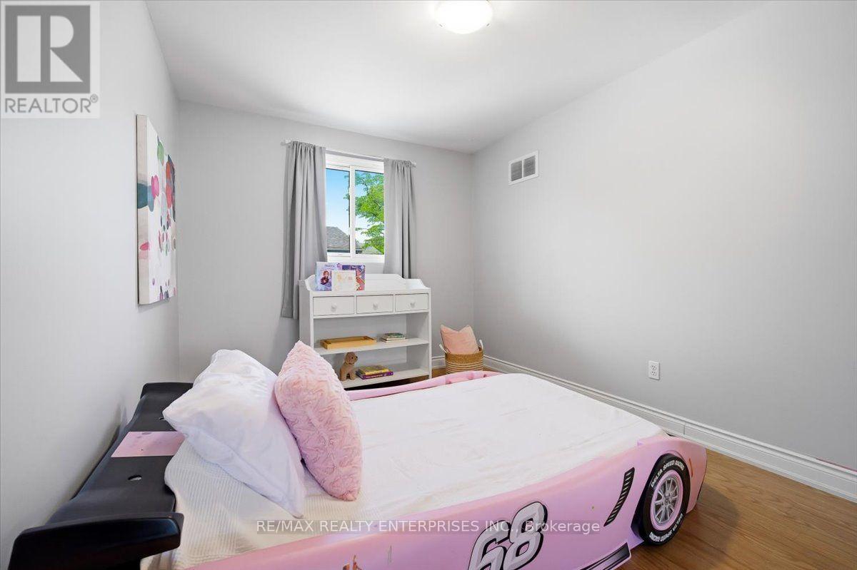 #2 6855 GLEN ERIN DRIVE - 32