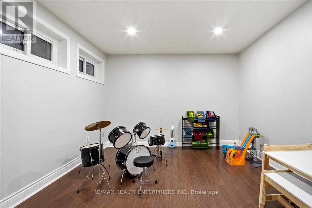 #2 6855 GLEN ERIN DRIVE - 40