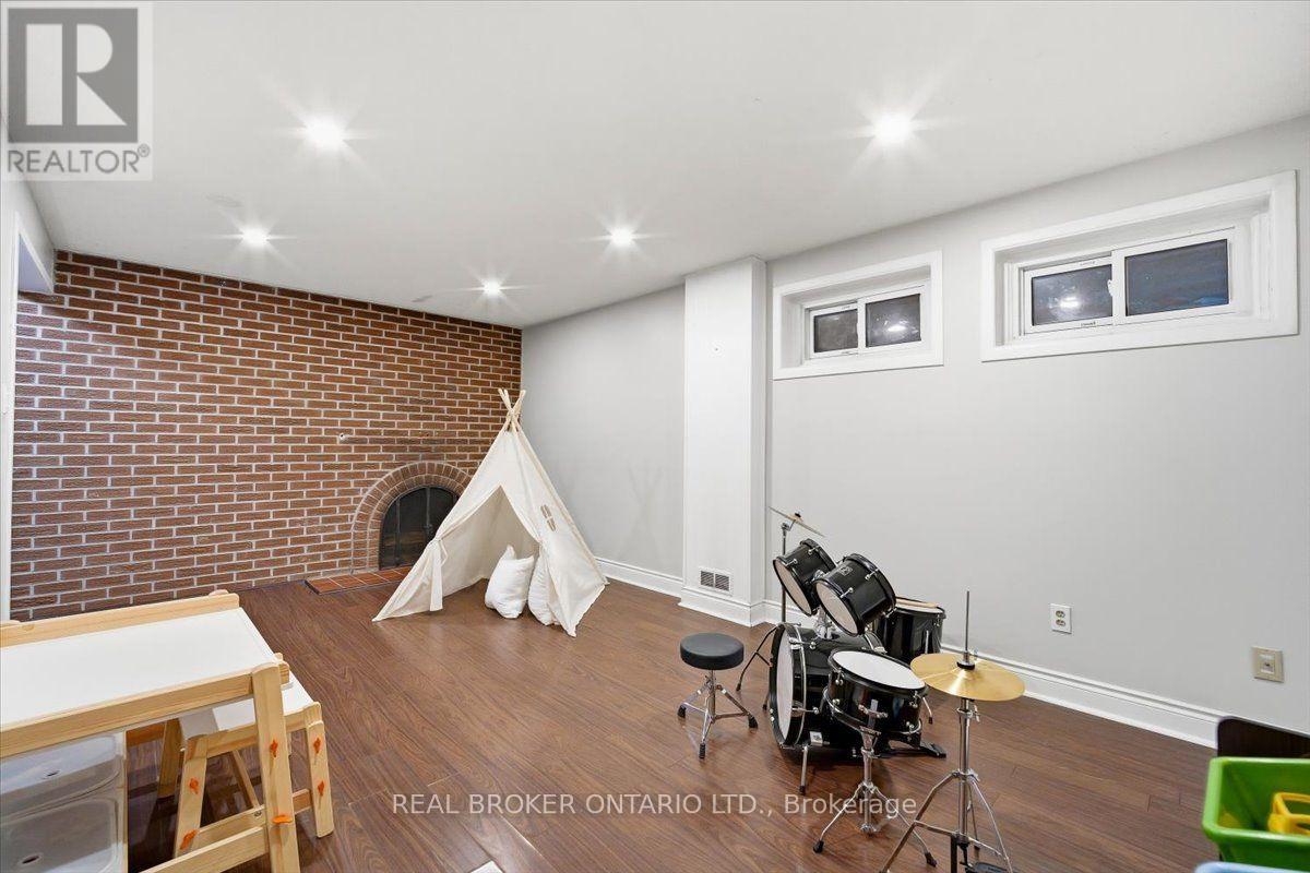 #2 6855 GLEN ERIN DRIVE - 41