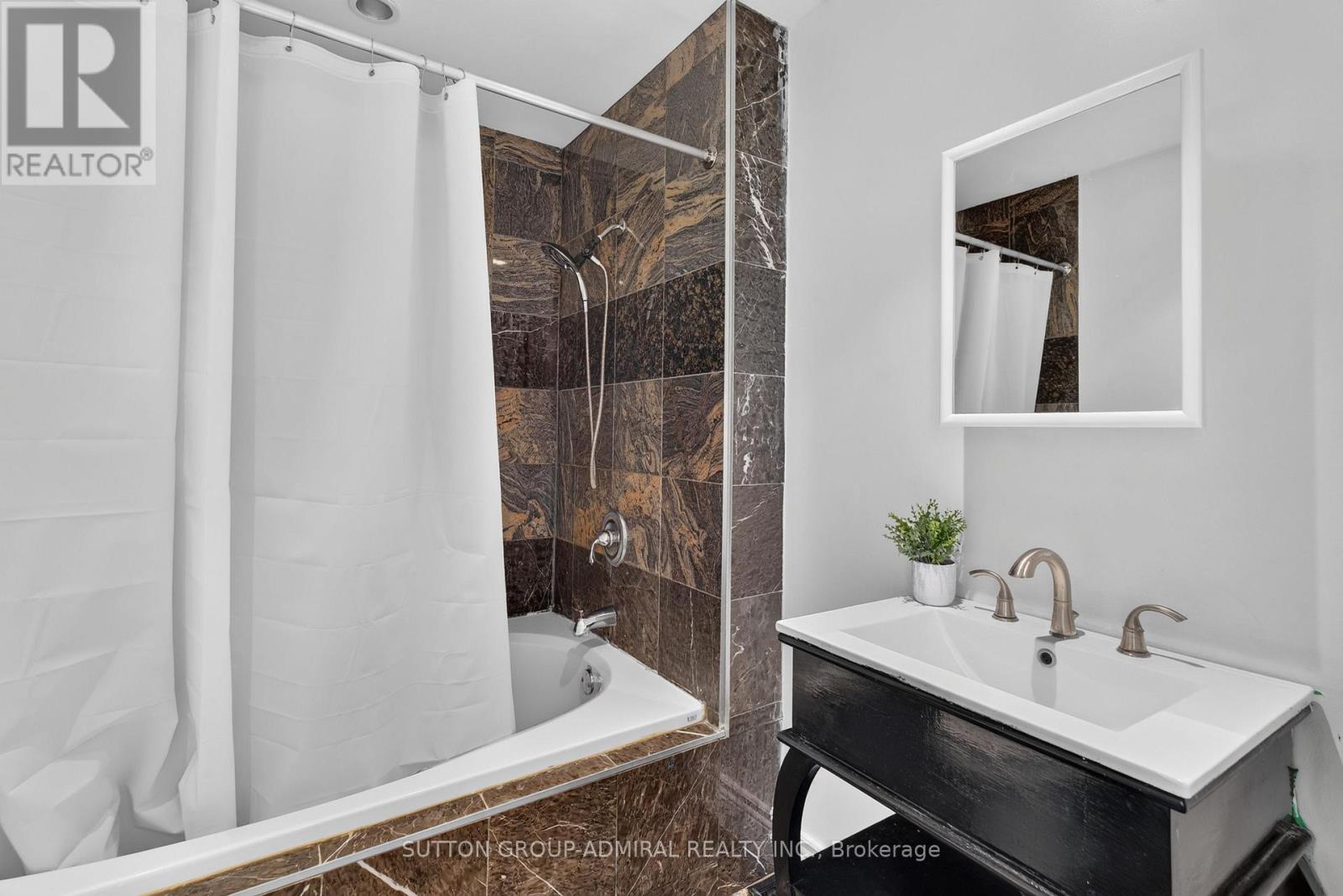 14 MULLIS CRESCENT - 24