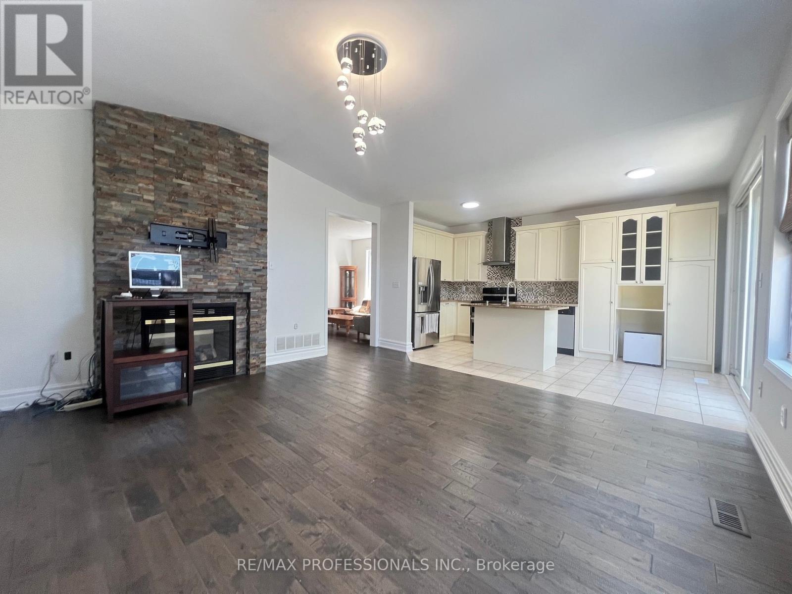 3895 HENRIETTA WAY - 10