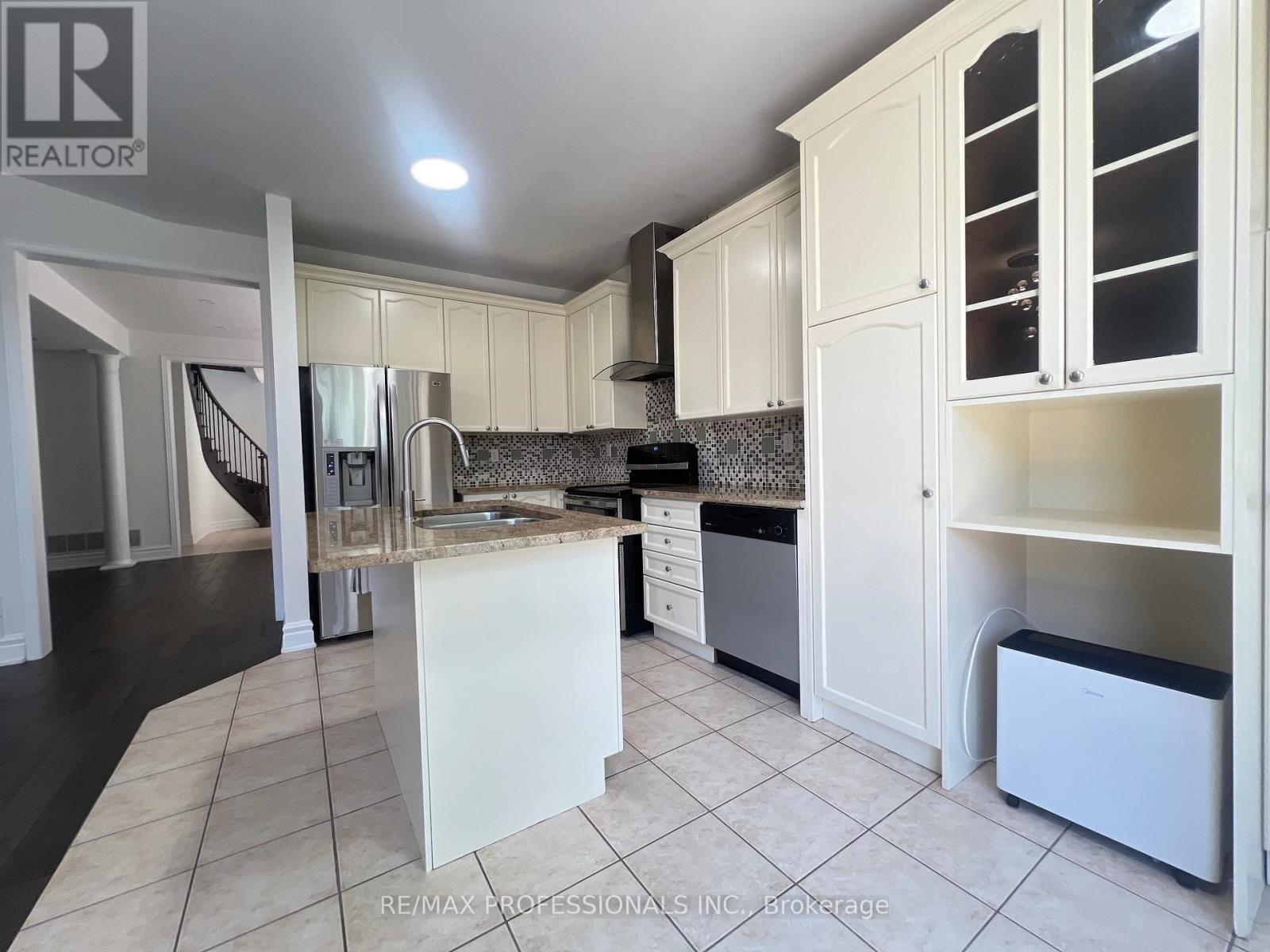 3895 HENRIETTA WAY - 13