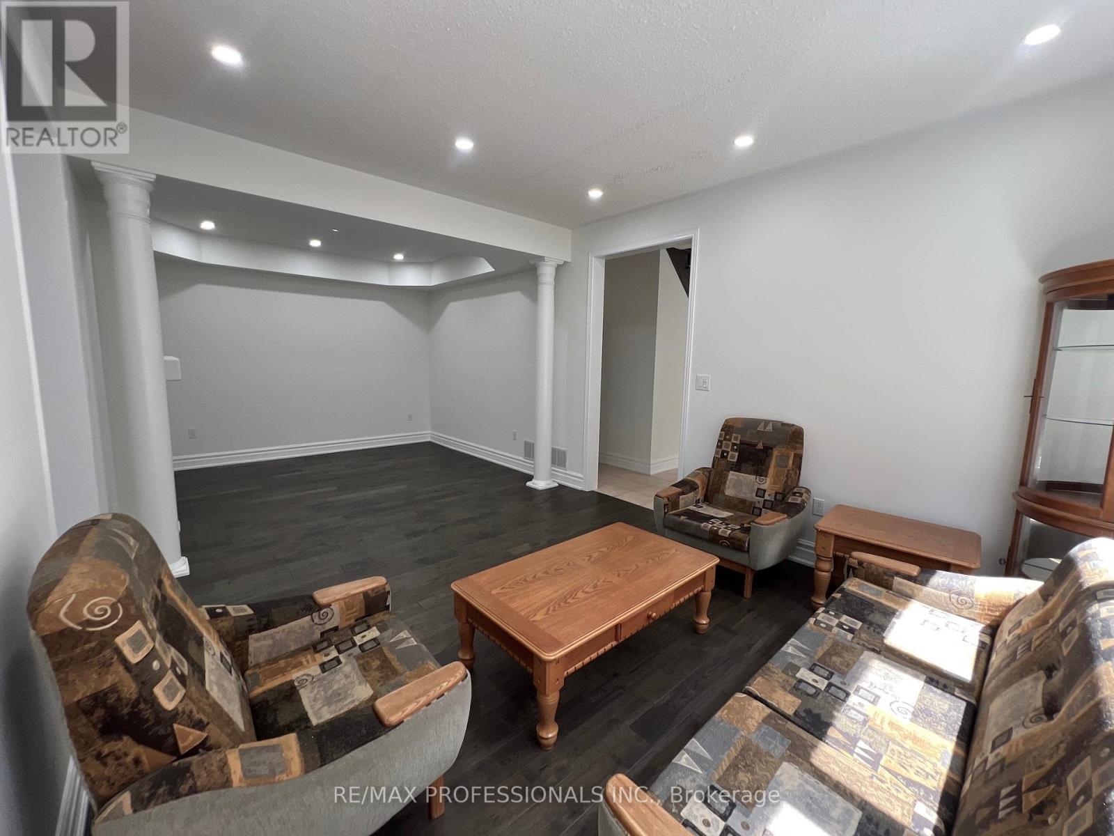 3895 HENRIETTA WAY - 20