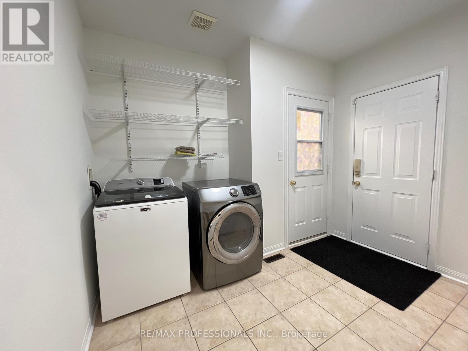 3895 HENRIETTA WAY - 21