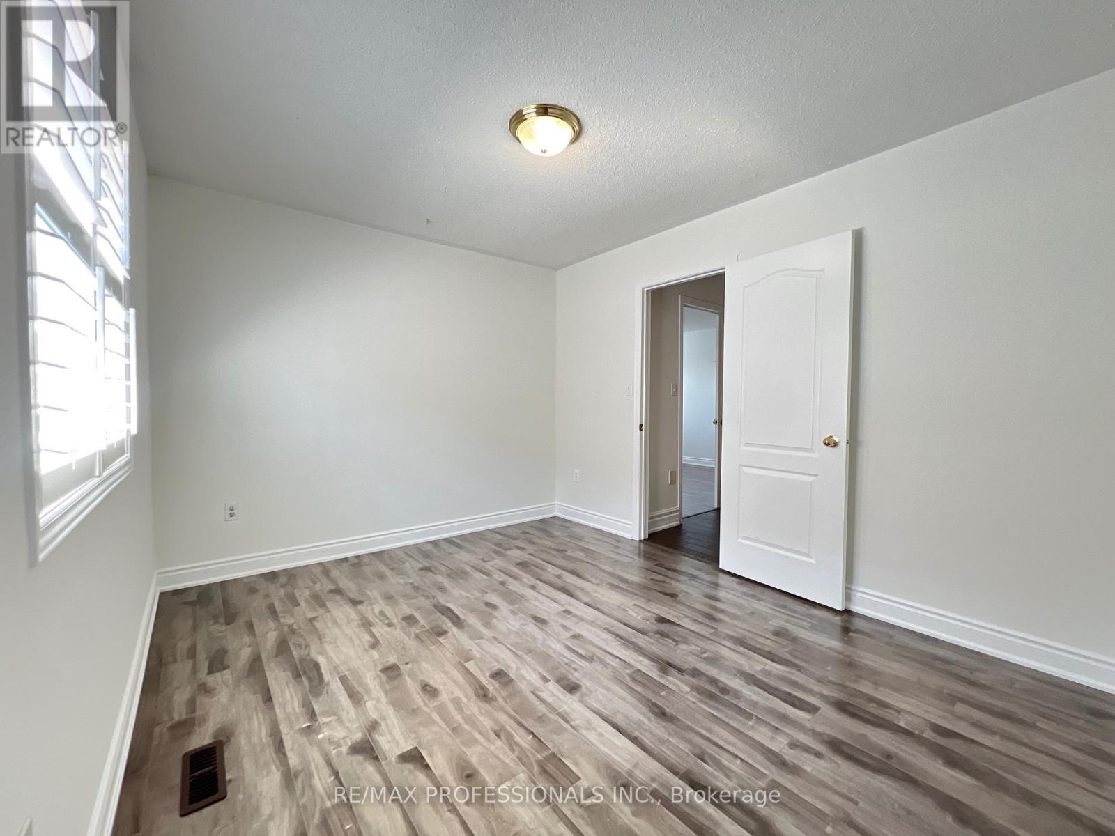 3895 HENRIETTA WAY - 31