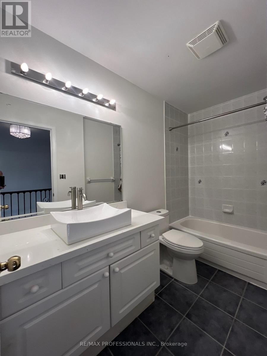 3895 HENRIETTA WAY - 32