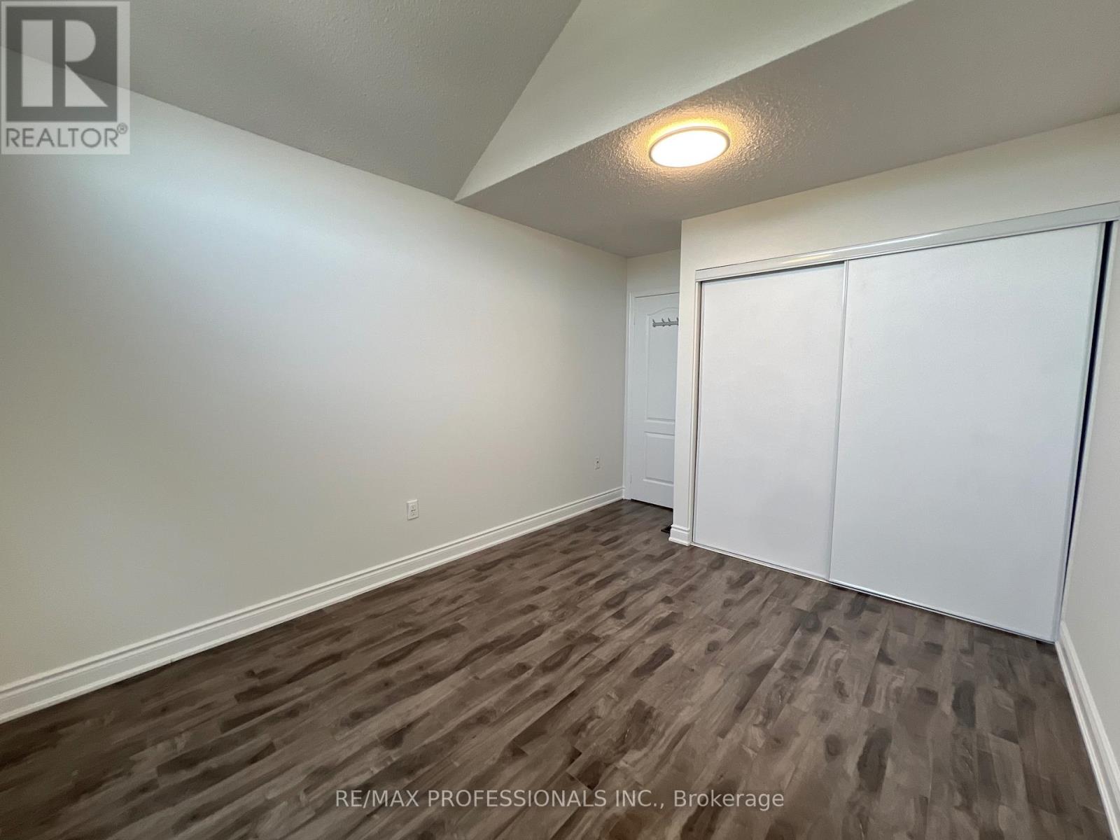 3895 HENRIETTA WAY - 35