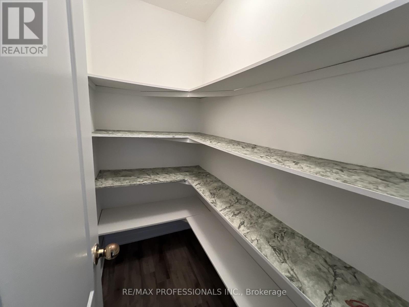 3895 HENRIETTA WAY - 36