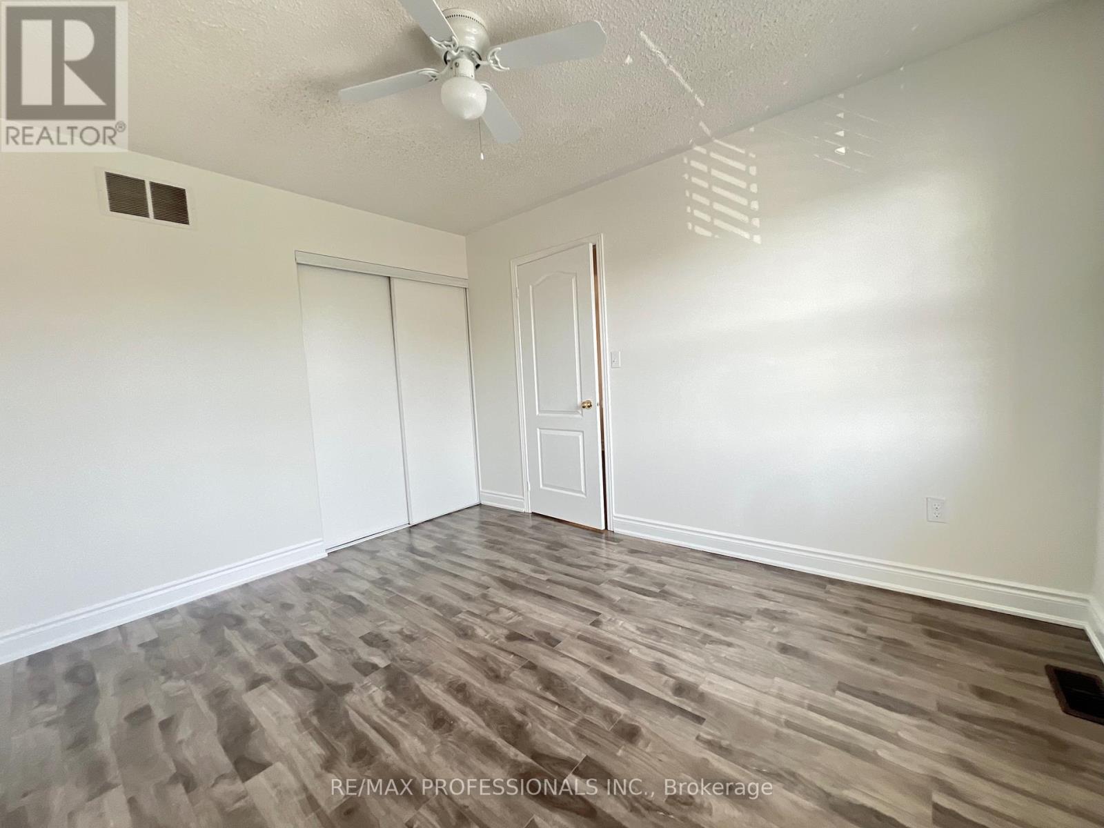 3895 HENRIETTA WAY - 38