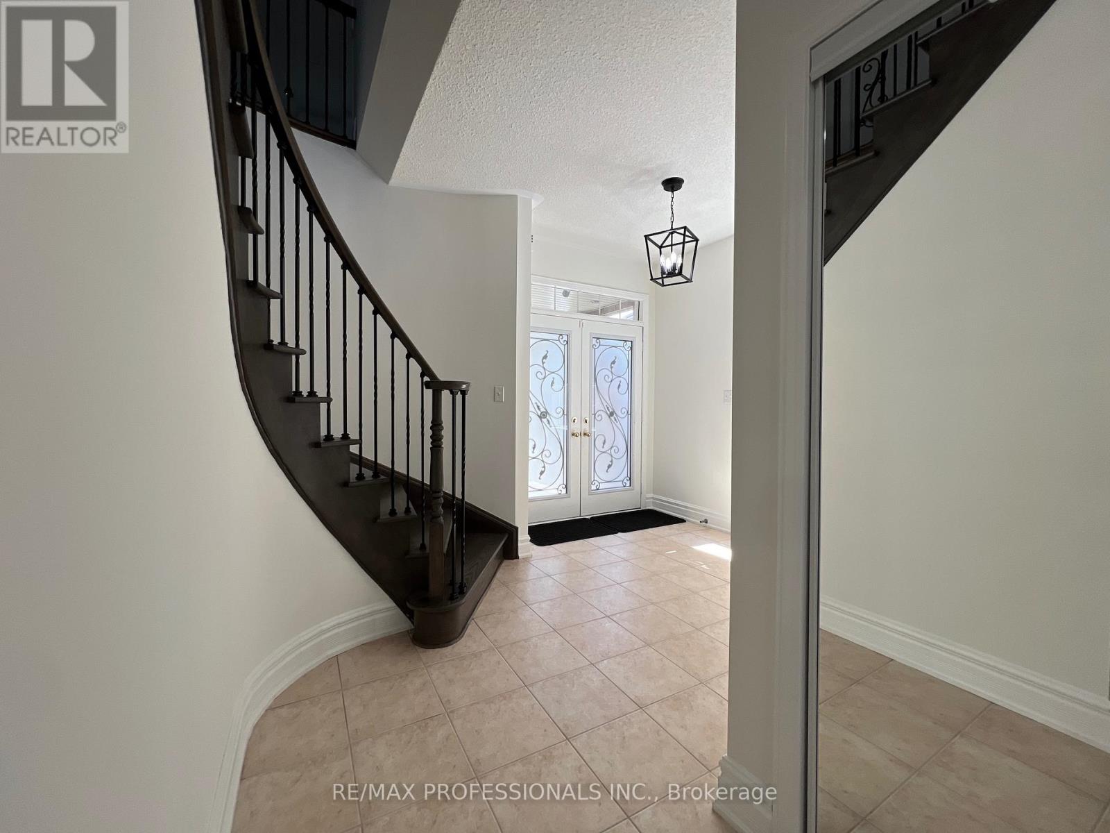 3895 HENRIETTA WAY - 4