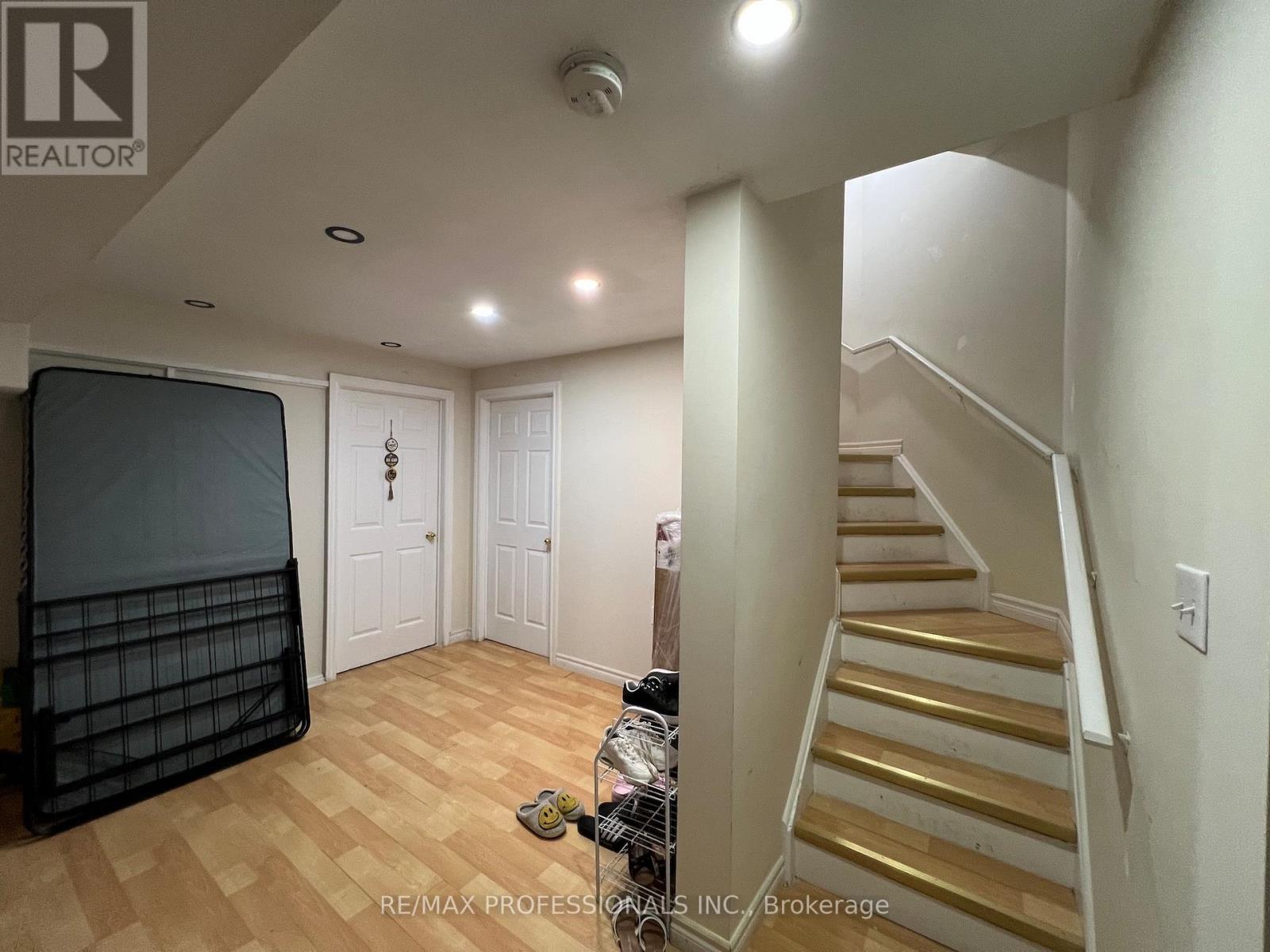 3895 HENRIETTA WAY - 40