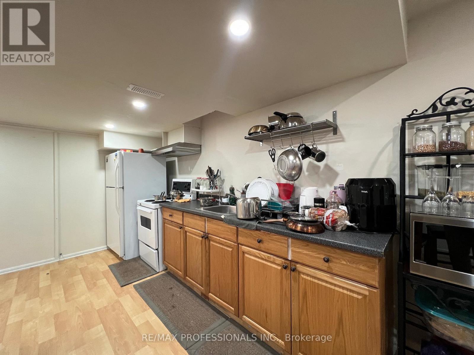 3895 HENRIETTA WAY - 41