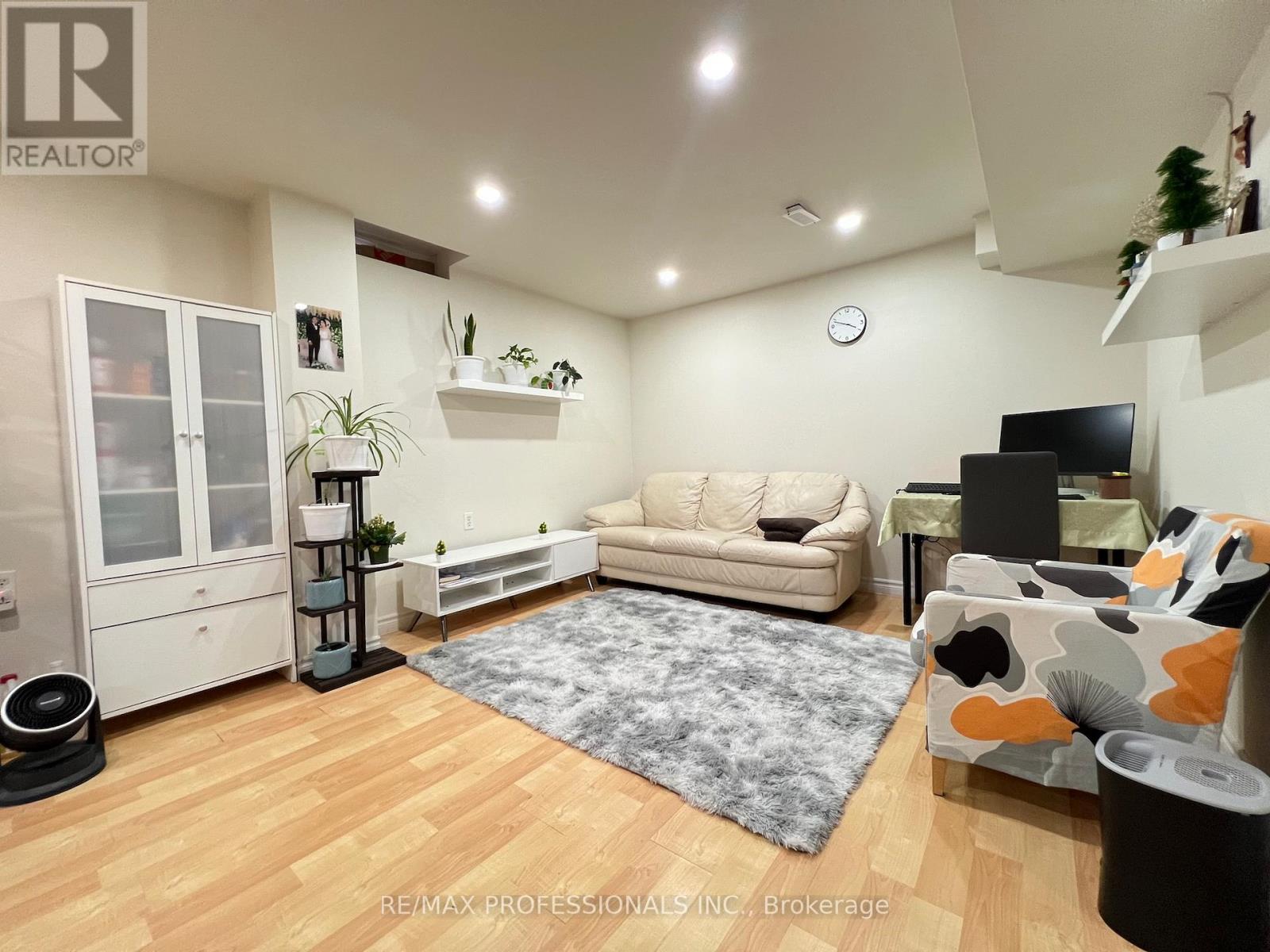 3895 HENRIETTA WAY - 42