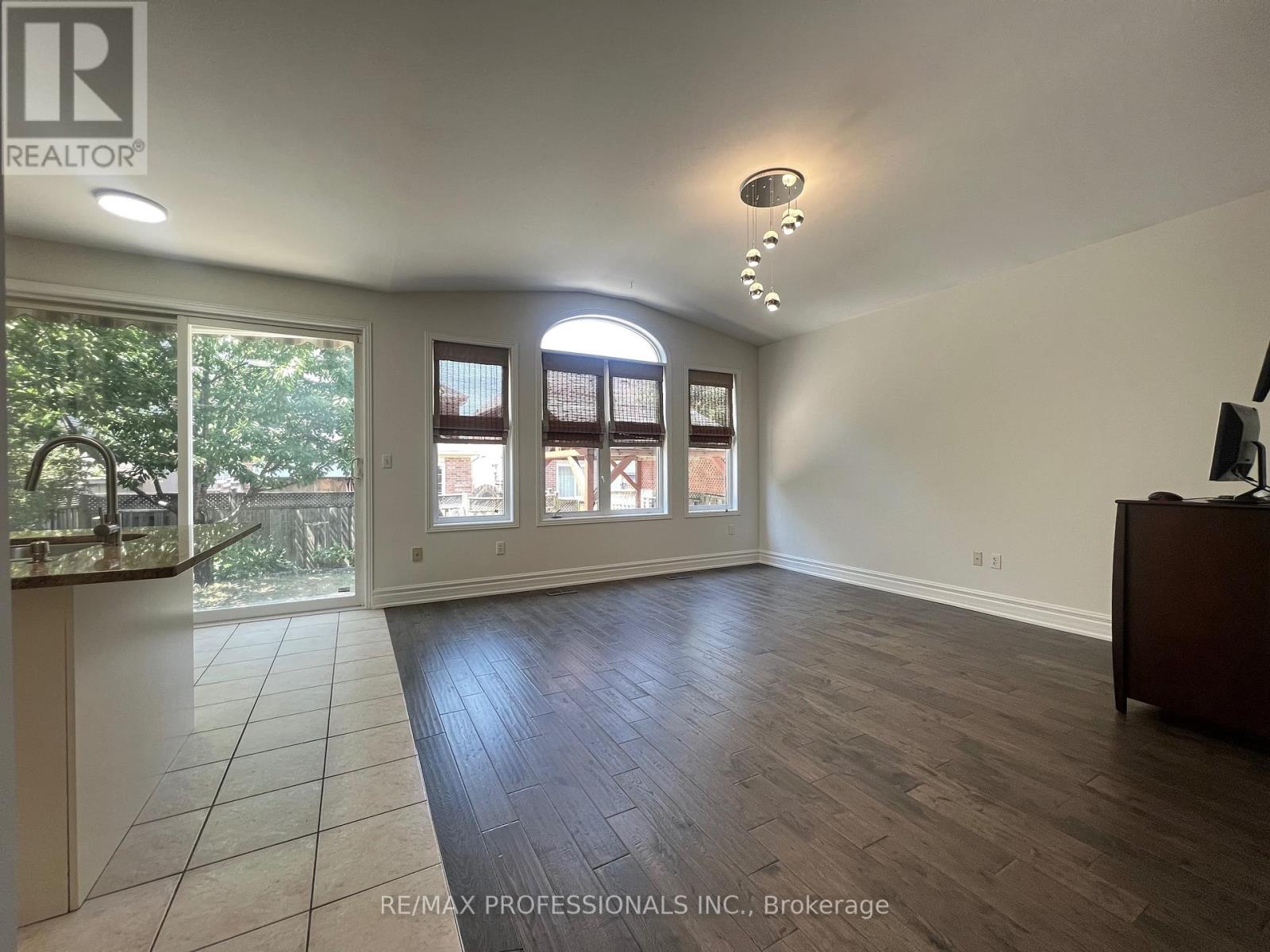 3895 HENRIETTA WAY - 7