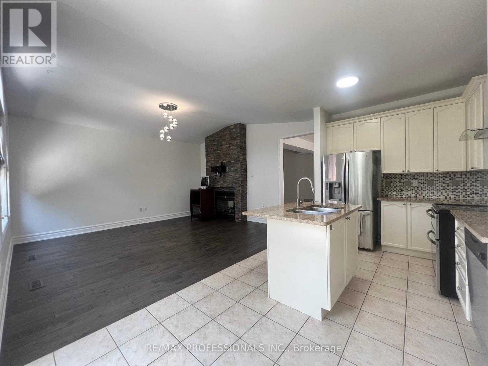 3895 HENRIETTA WAY - 9