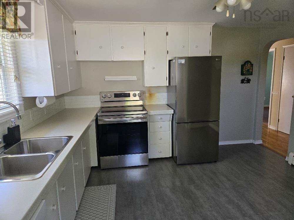 42 McLean Street - 21