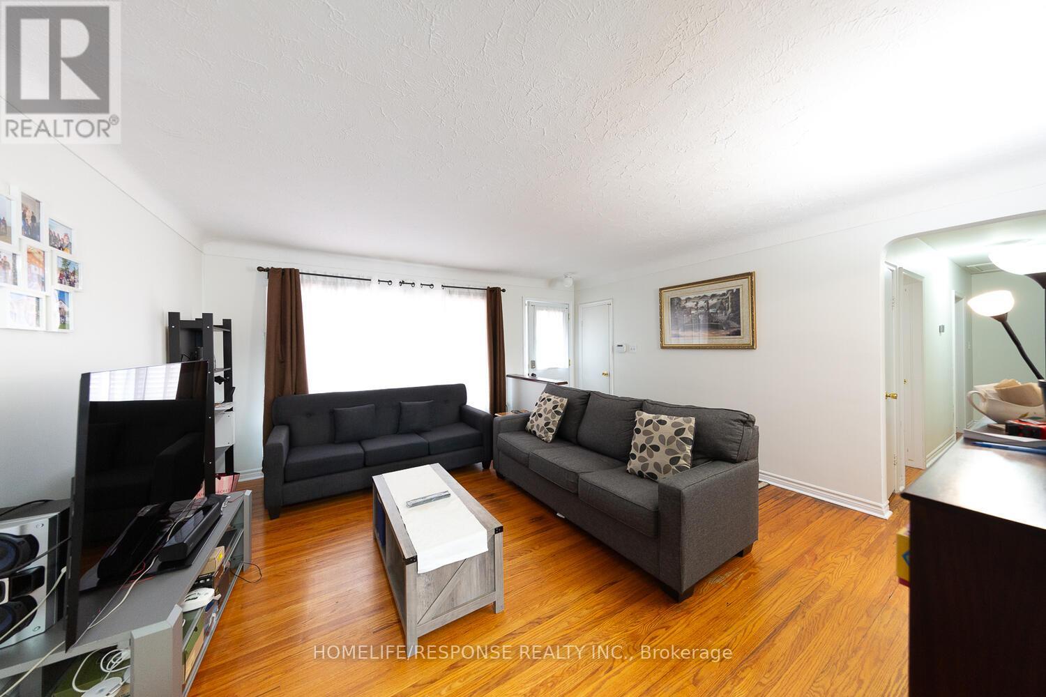 35 PARKDALE DRIVE - 15