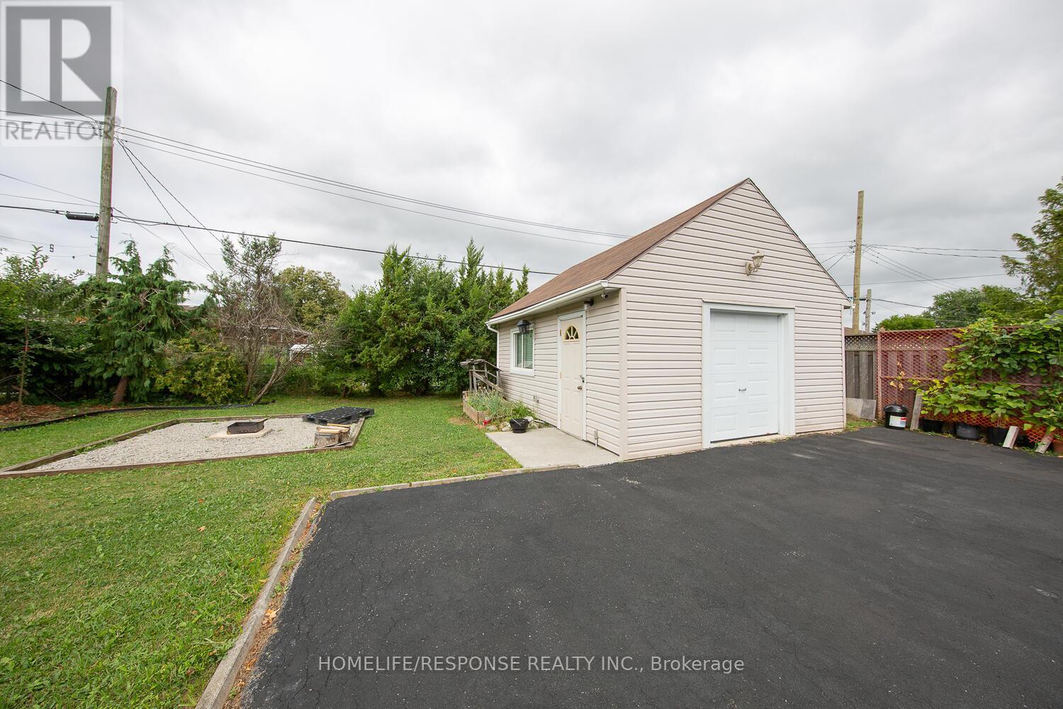 35 PARKDALE DRIVE - 31