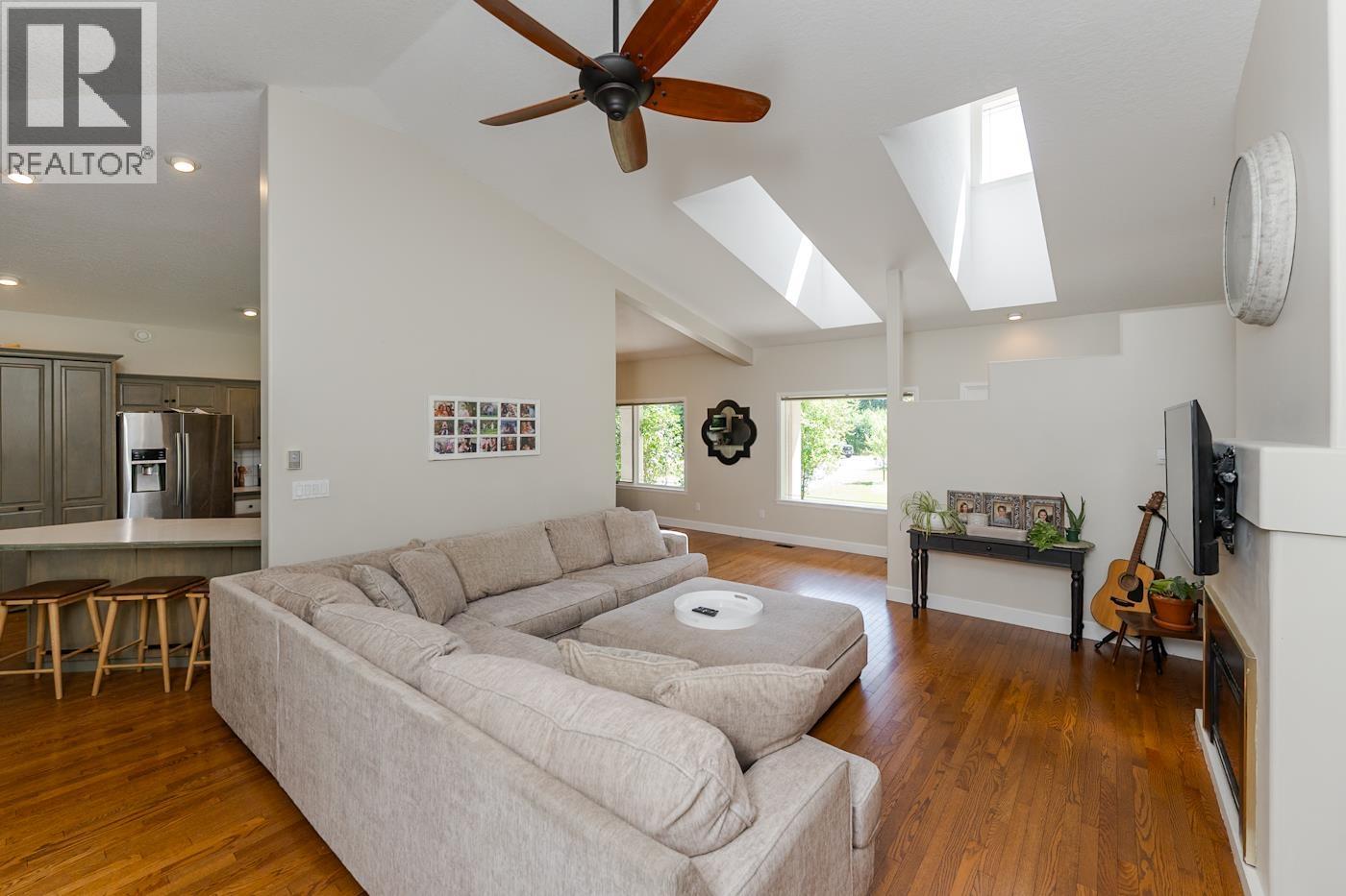 Photo 14 of 40 — 4510 FERGUSON LAKE ROAD · Prince George, BC