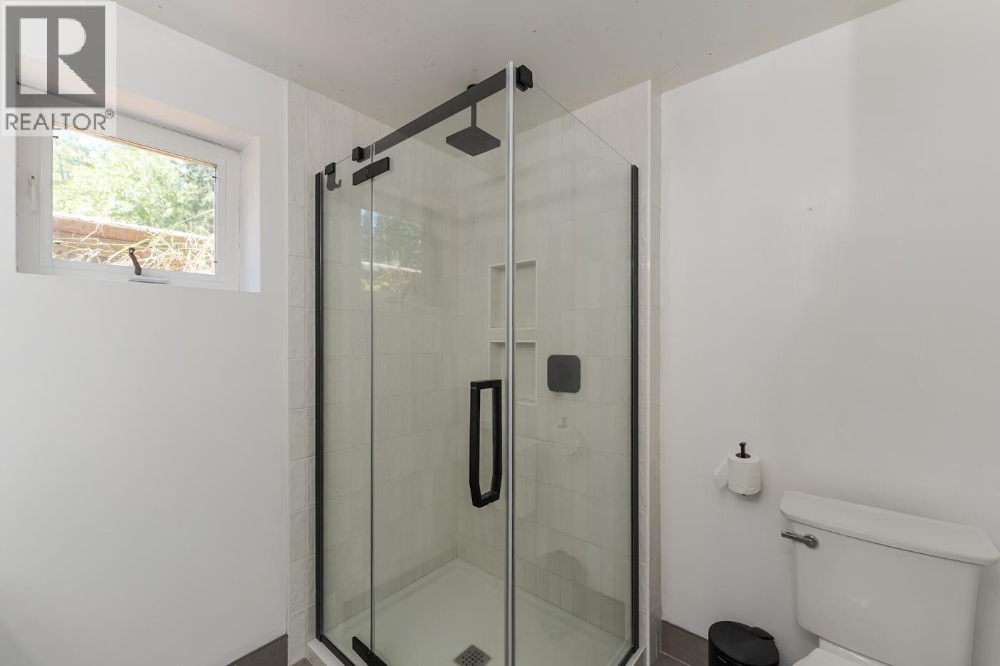 Photo 23 of 40 — 4510 FERGUSON LAKE ROAD · Prince George, BC