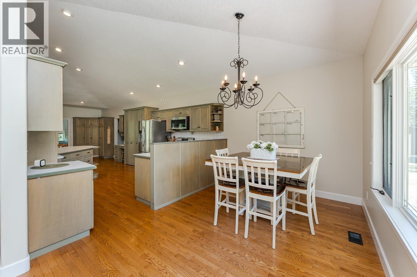 Photo 10 of 40 — 4510 FERGUSON LAKE ROAD · Prince George, BC