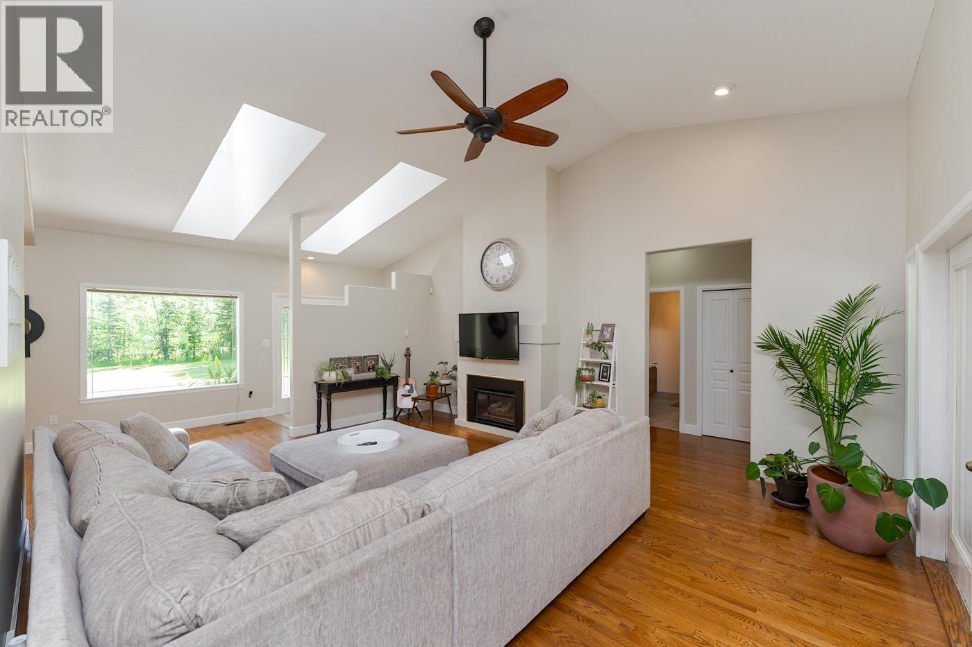 Photo 13 of 40 — 4510 FERGUSON LAKE ROAD · Prince George, BC