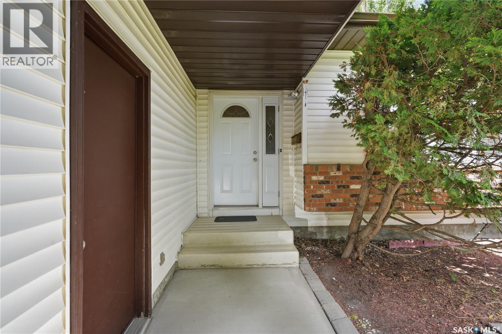 818 Spencer LANE - Image 2
