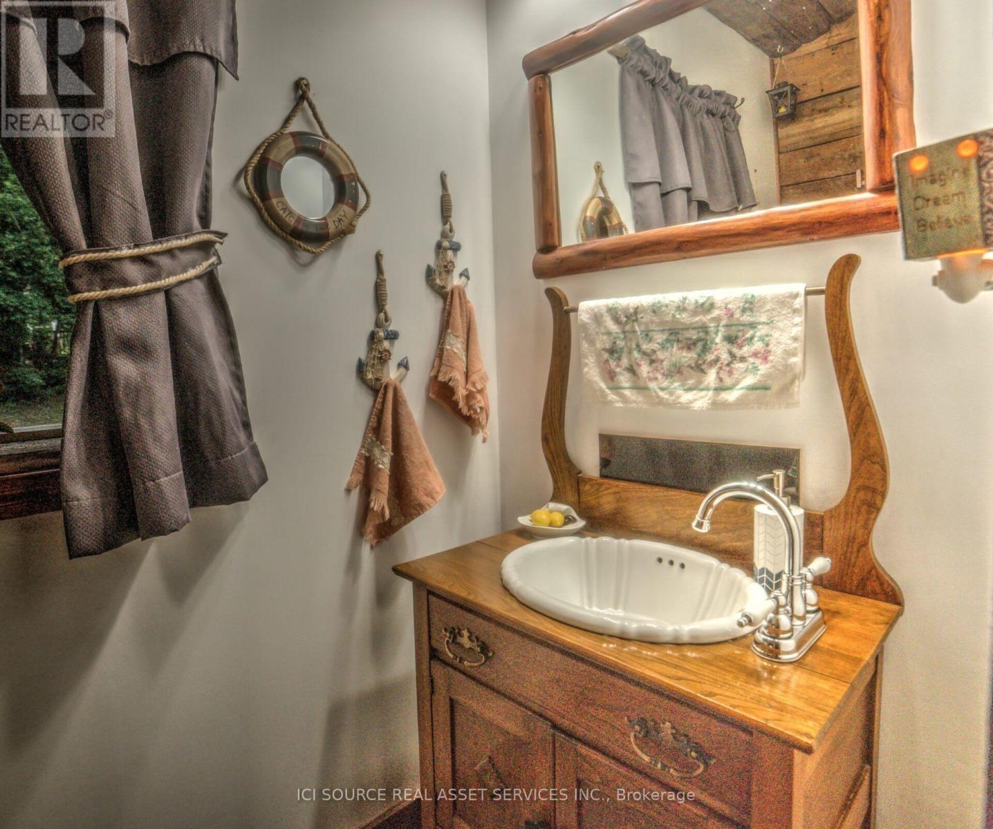 #UNIT 5 1218 MILFORD BAY ROAD - 34