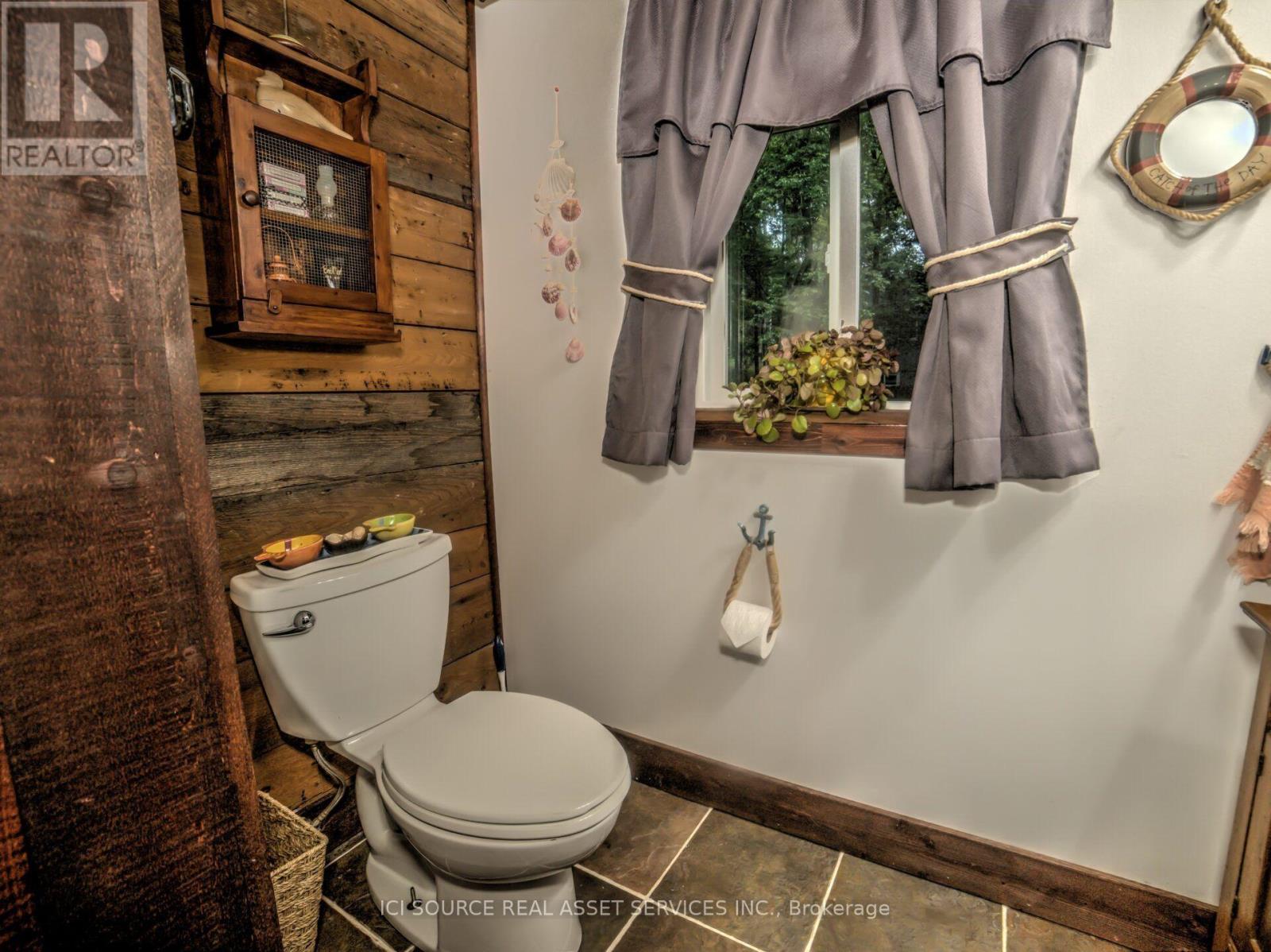 #UNIT 5 1218 MILFORD BAY ROAD - 35