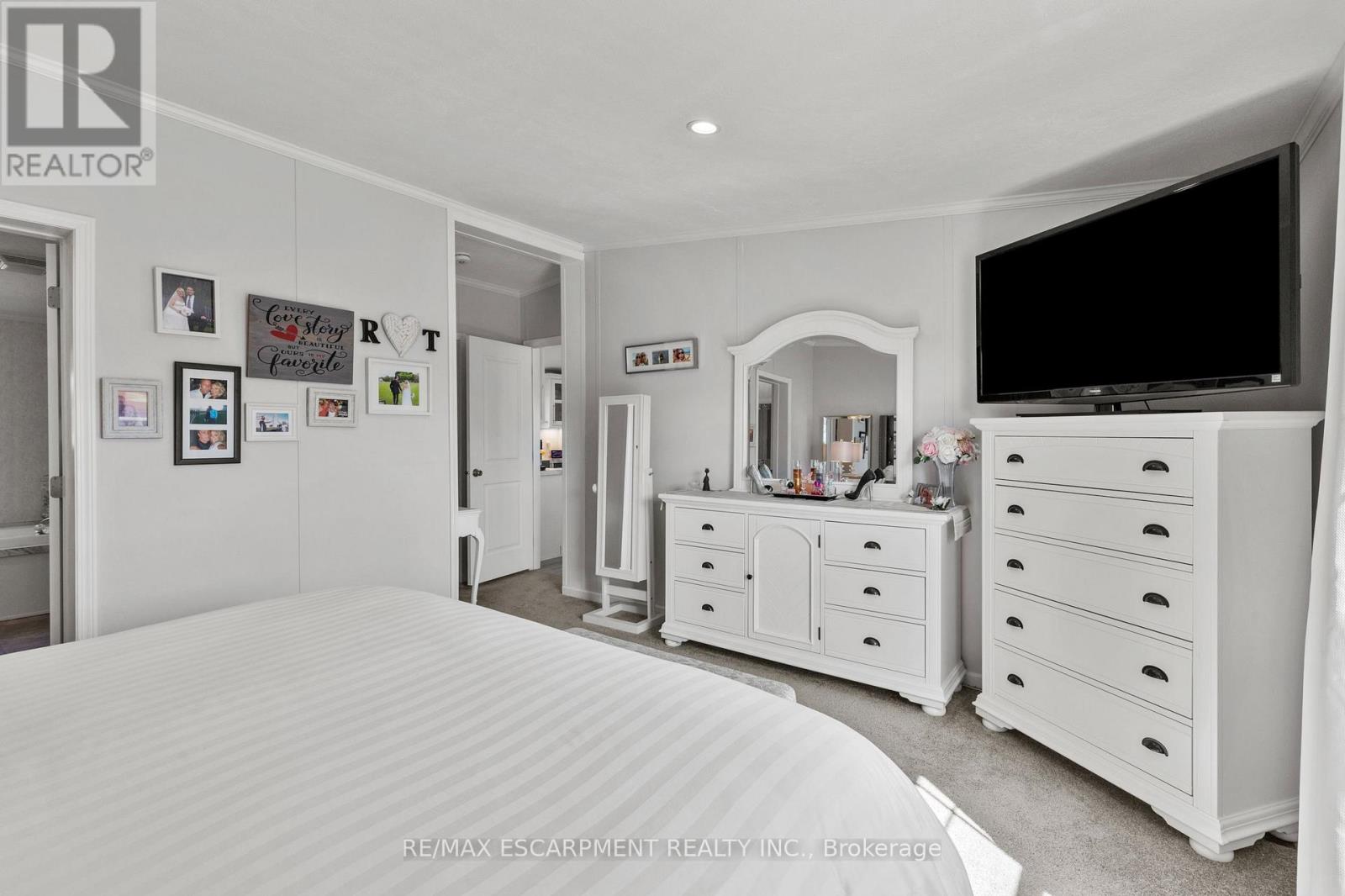 13 HICKORY HOLLOW - 19