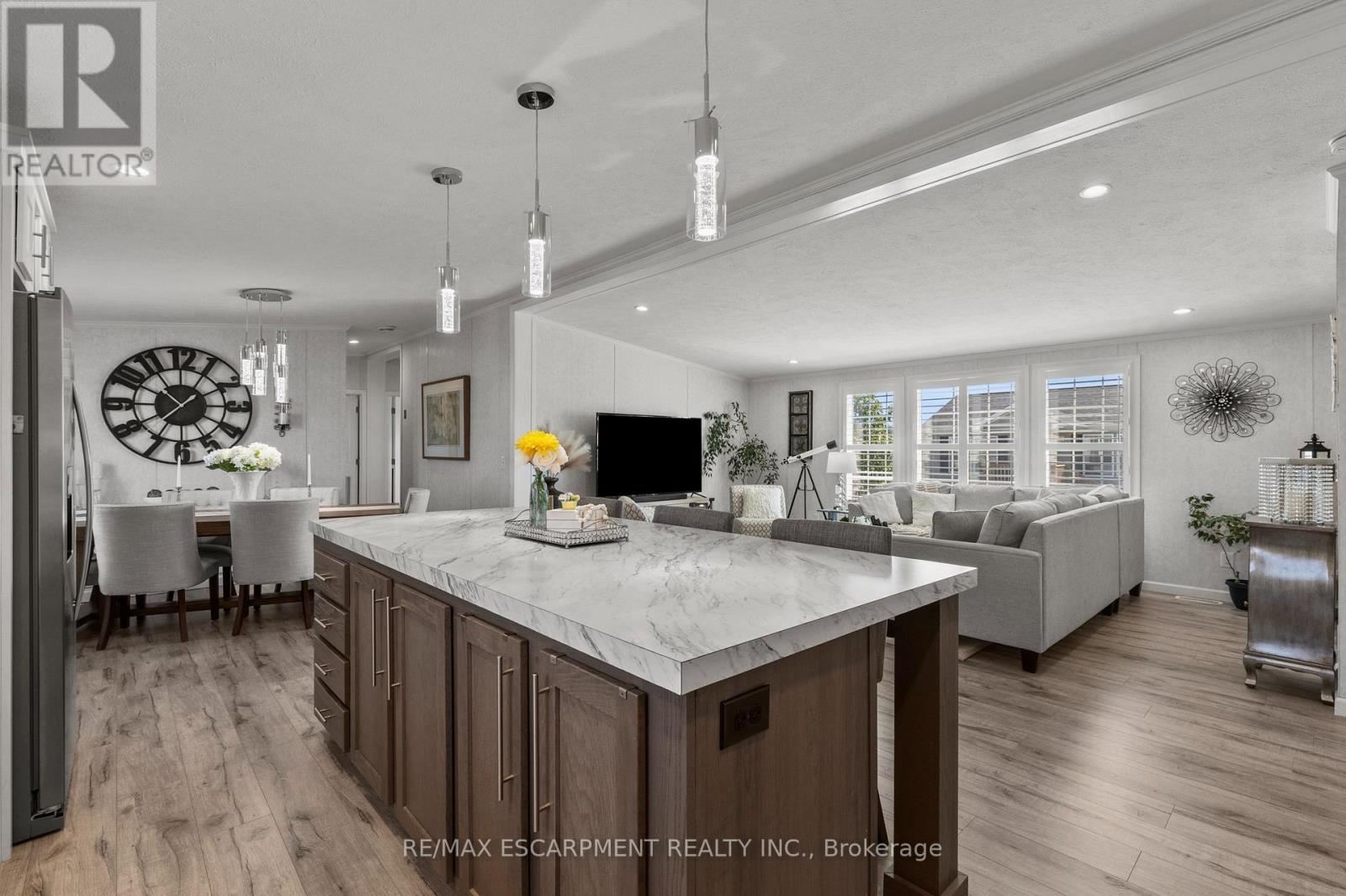 13 HICKORY HOLLOW - 15