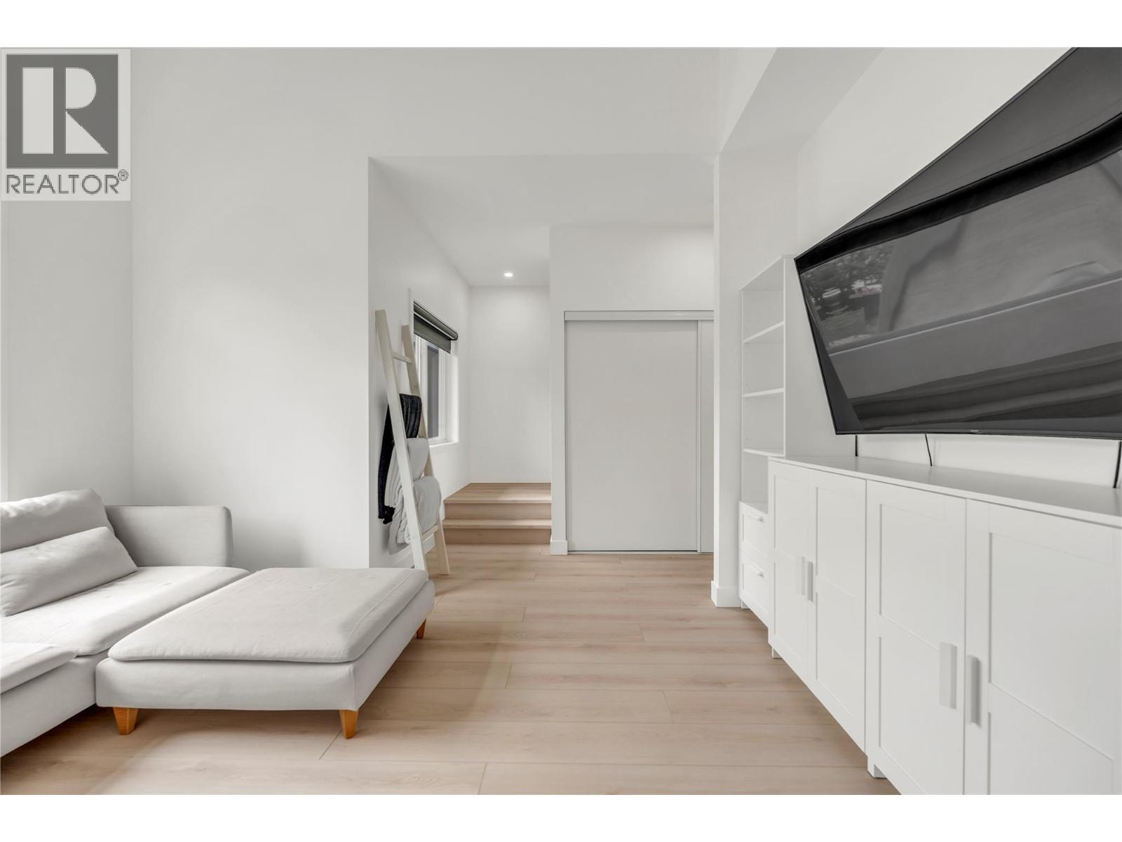 #116 48 Galt Avenue - 11