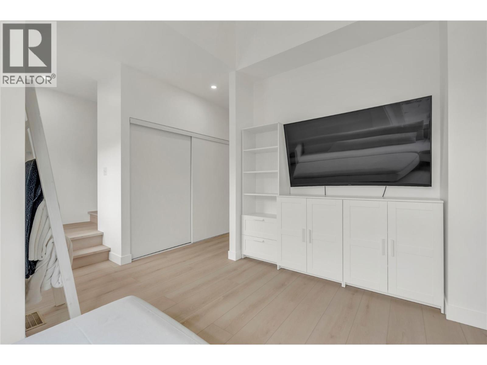 #116 48 Galt Avenue - 12