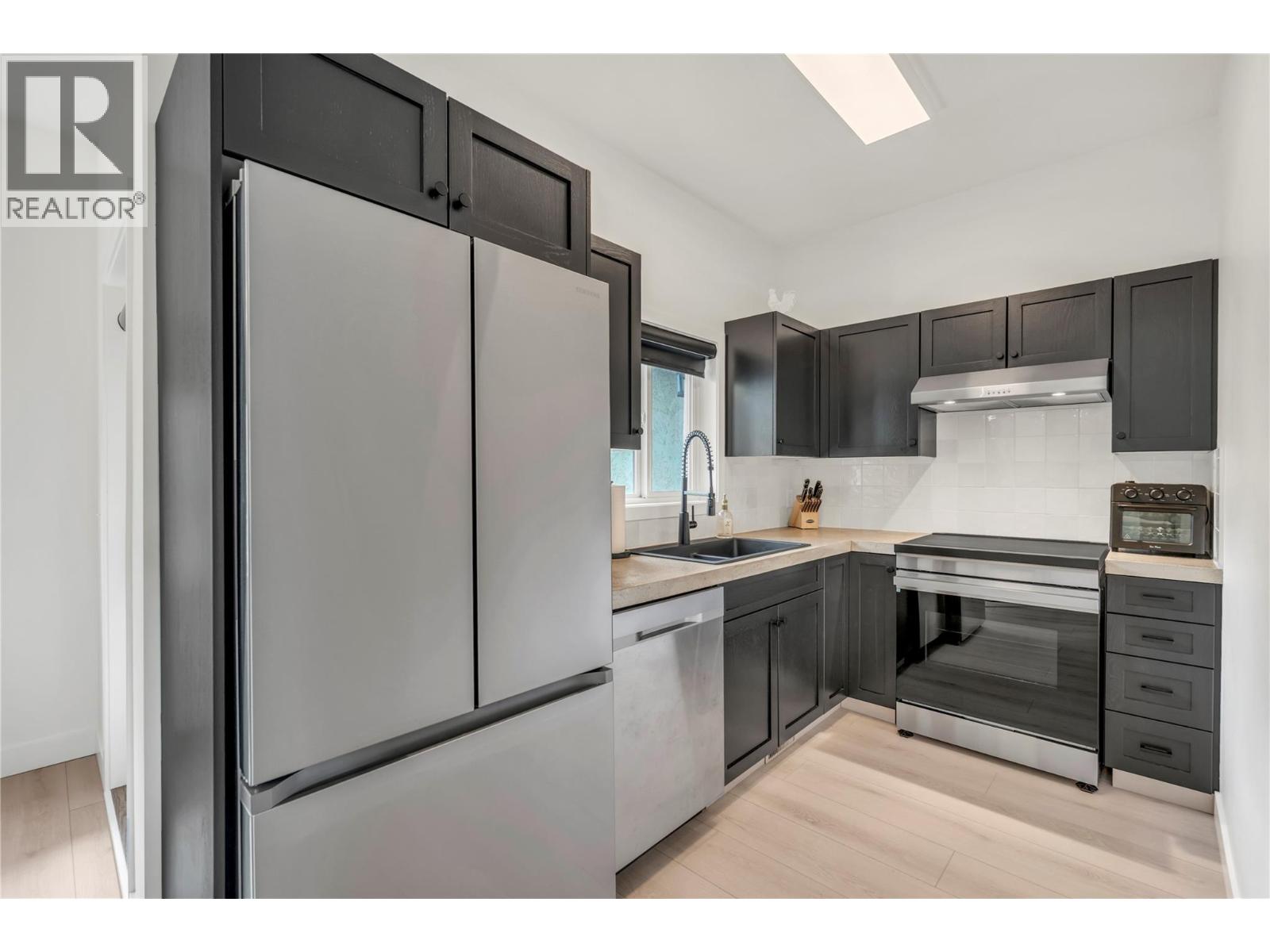 #116 48 Galt Avenue - 17