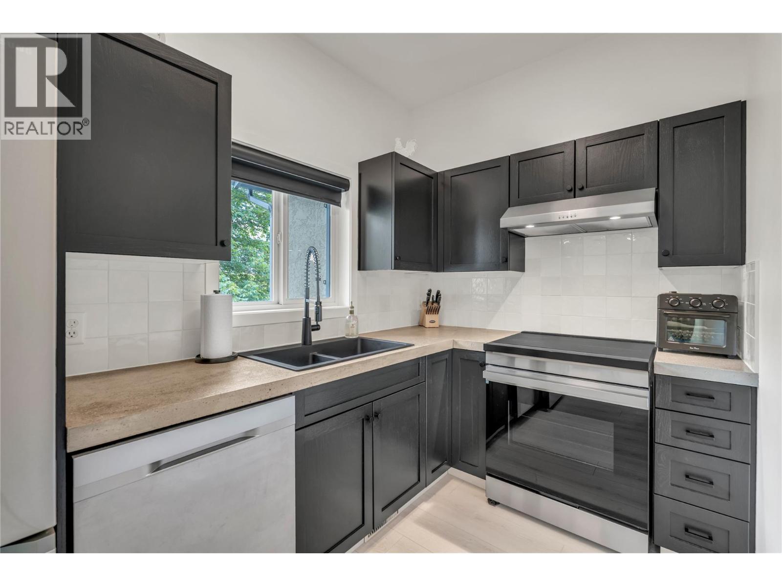 #116 48 Galt Avenue - 18