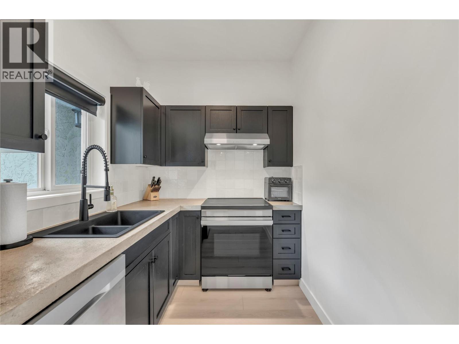 #116 48 Galt Avenue - 20
