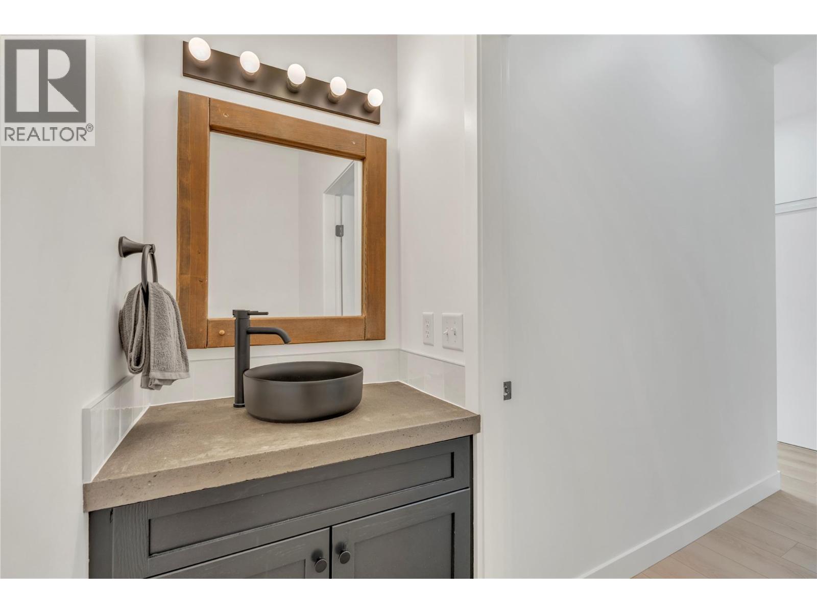 #116 48 Galt Avenue - 23