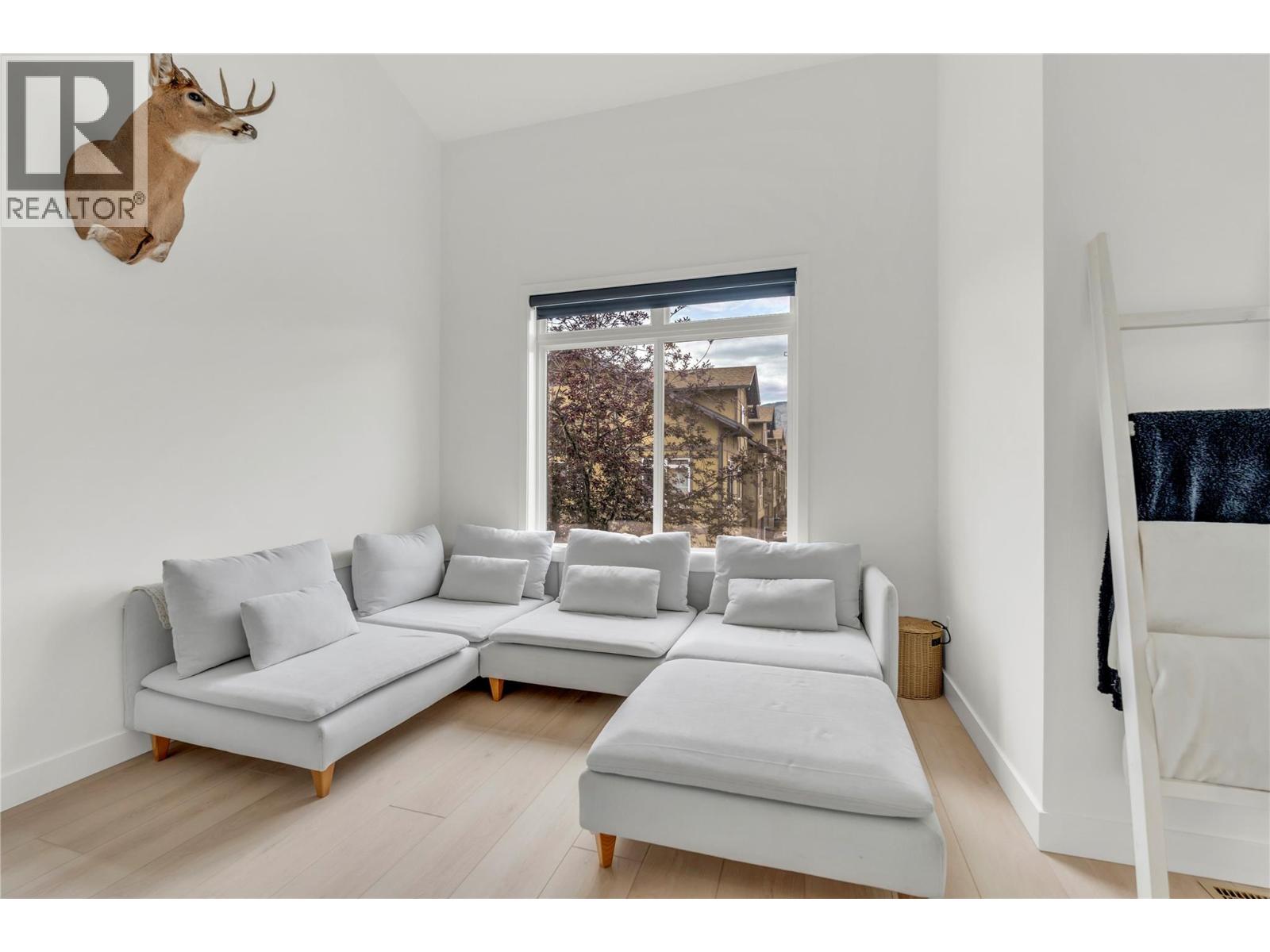#116 48 Galt Avenue - 9