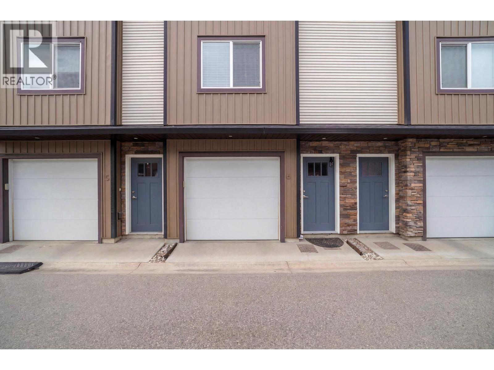 #6 2081 11 Avenue NE - 1