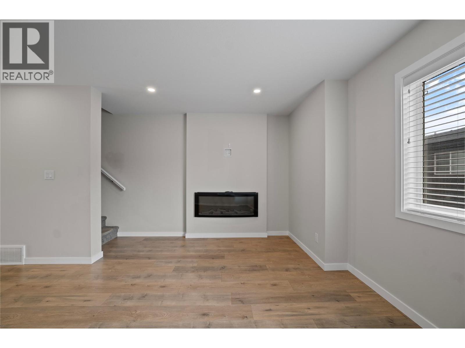 #6 2081 11 Avenue NE - 13