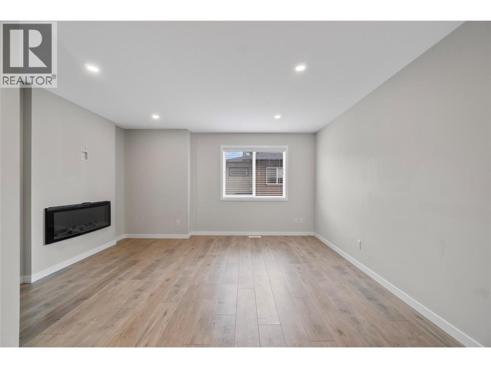 #6 2081 11 Avenue NE - 14